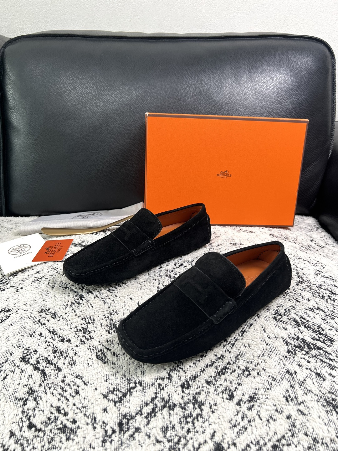 Hermes  高品质  顶级工艺品  爱马仕 豆豆鞋专柜同步发售原厂配置，意大利进口原版牛皮面料，高品质拼接工艺，全进