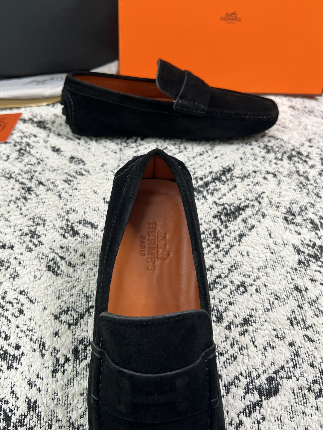 Hermes  高品质  顶级工艺品  爱马仕 豆豆鞋专柜同步发售原厂配置，意大利进口原版牛皮面料，高品质拼接工艺，全进