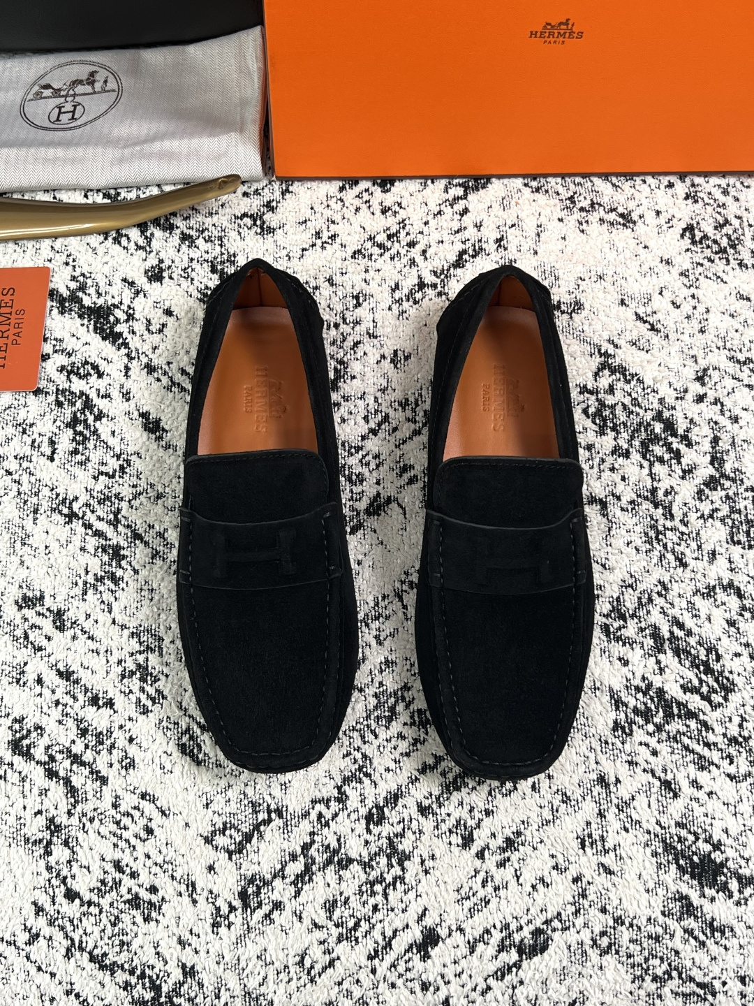 Hermes  高品质  顶级工艺品  爱马仕 豆豆鞋专柜同步发售原厂配置，意大利进口原版牛皮面料，高品质拼接工艺，全进