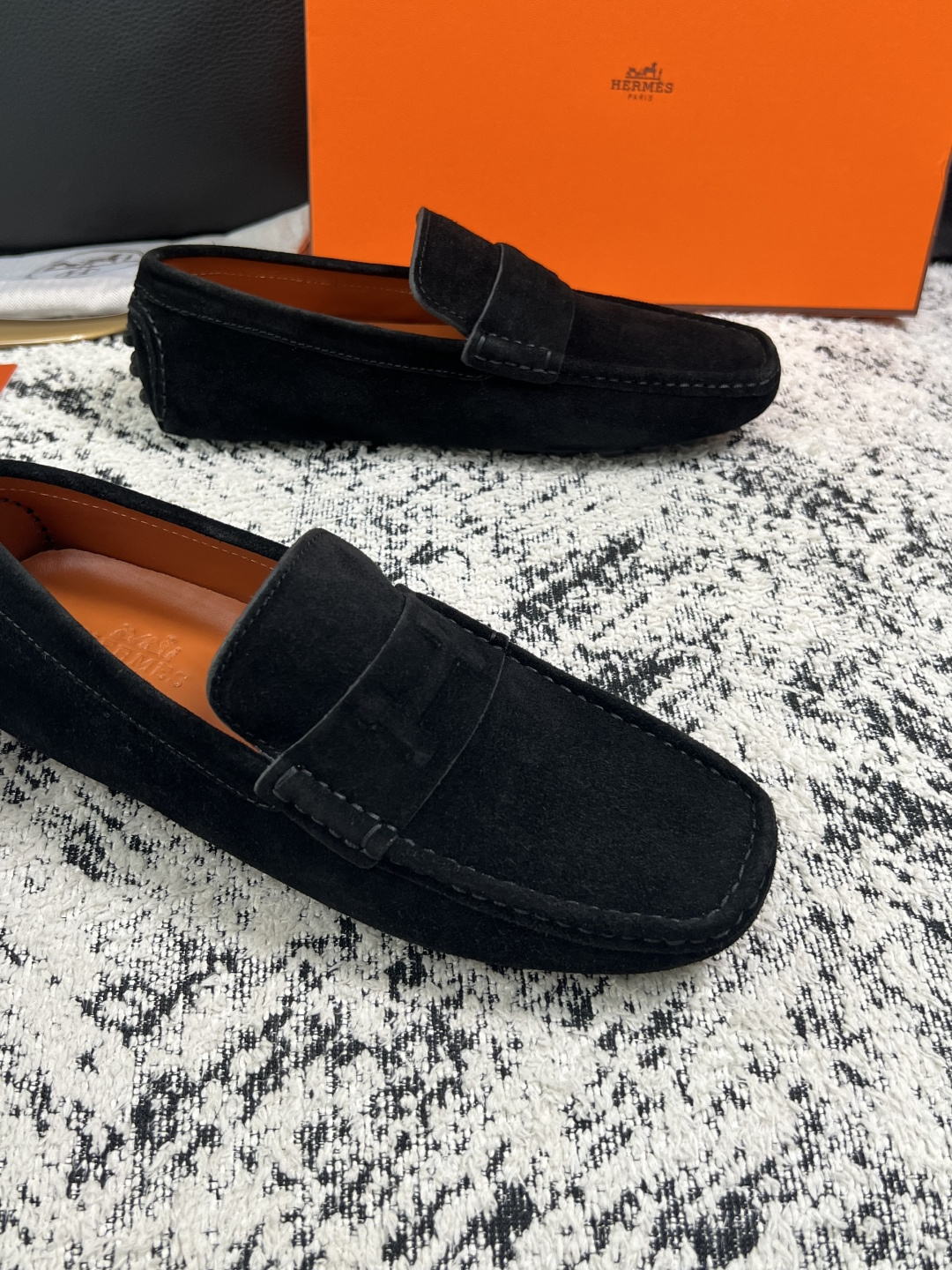 Hermes  高品质  顶级工艺品  爱马仕 豆豆鞋专柜同步发售原厂配置，意大利进口原版牛皮面料，高品质拼接工艺，全进