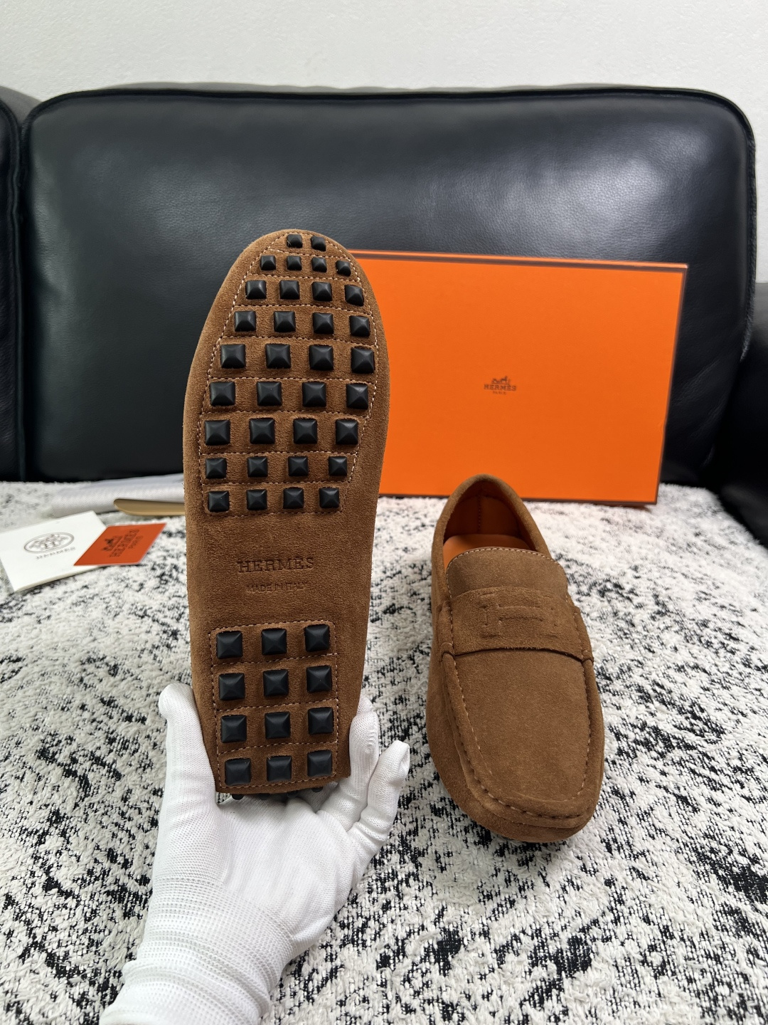 Hermes  高品质  顶级工艺品  爱马仕 豆豆鞋专柜同步发售原厂配置，意大利进口原版牛皮面料，高品质拼接工艺，全进