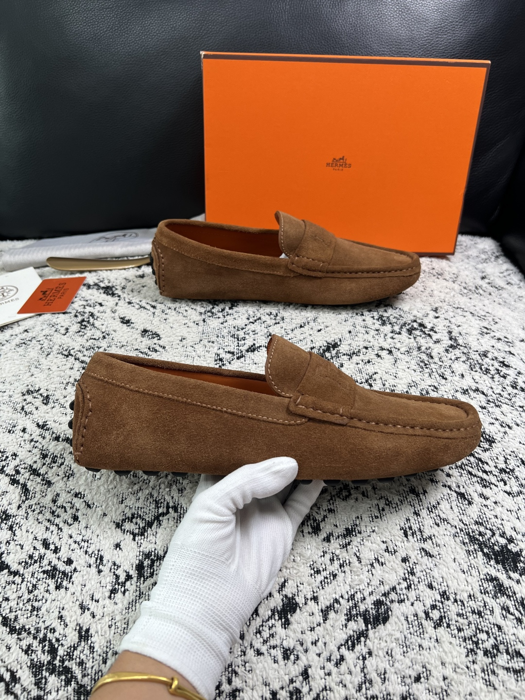 Hermes  高品质  顶级工艺品  爱马仕 豆豆鞋专柜同步发售原厂配置，意大利进口原版牛皮面料，高品质拼接工艺，全进
