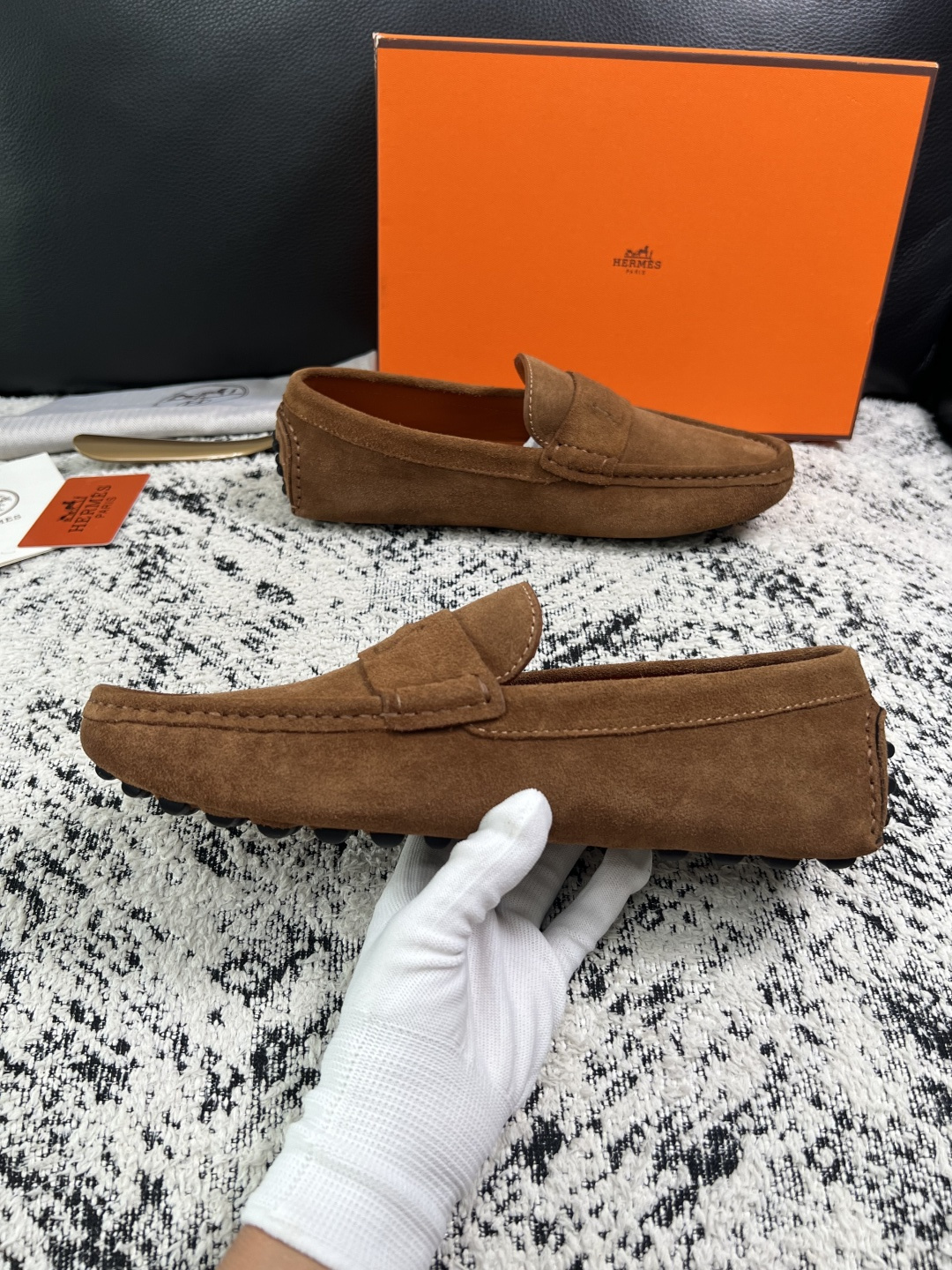 Hermes  高品质  顶级工艺品  爱马仕 豆豆鞋专柜同步发售原厂配置，意大利进口原版牛皮面料，高品质拼接工艺，全进