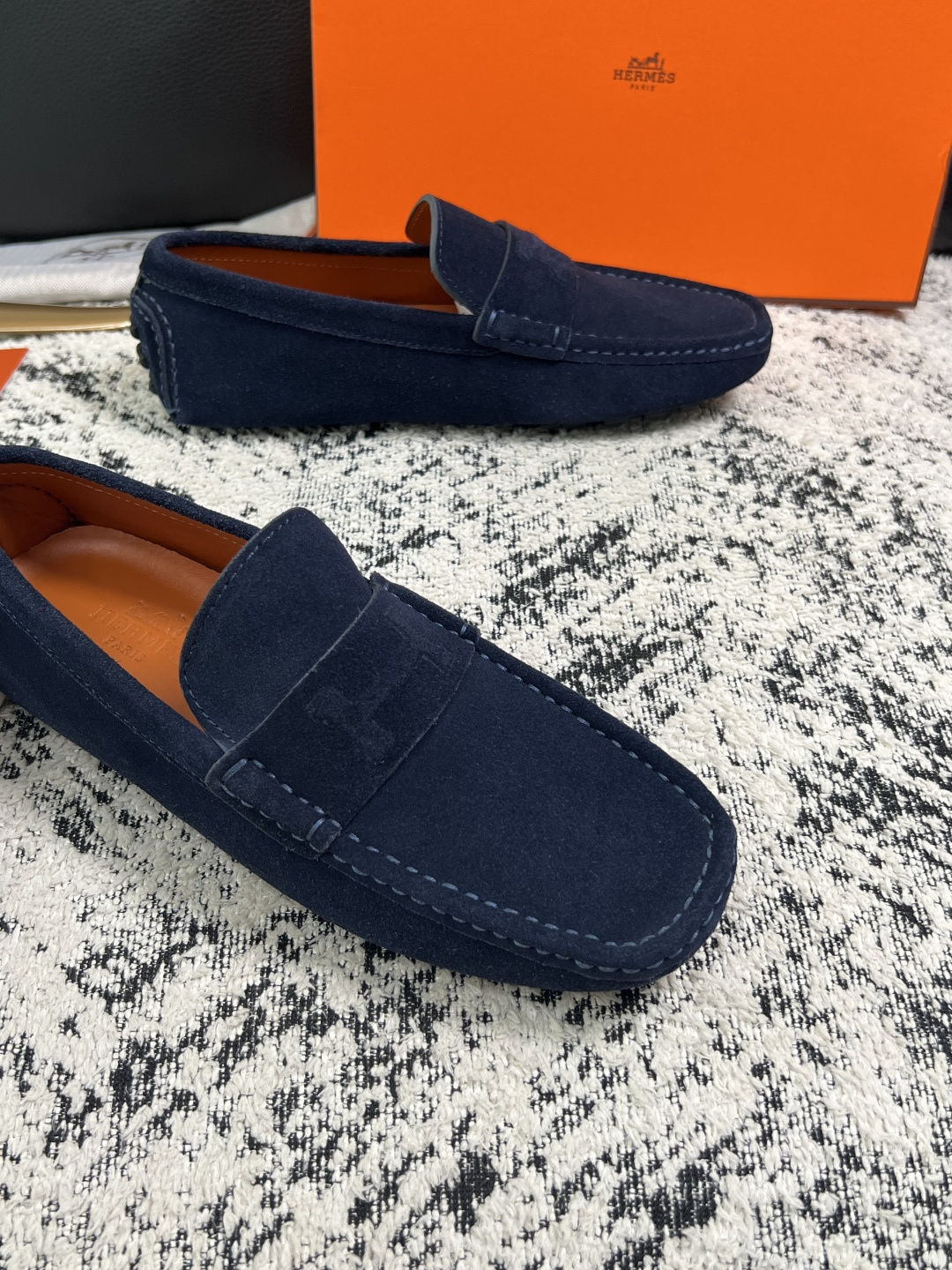Hermes  高品质  顶级工艺品  爱马仕 豆豆鞋专柜同步发售原厂配置，意大利进口原版牛皮面料，高品质拼接工艺，全进