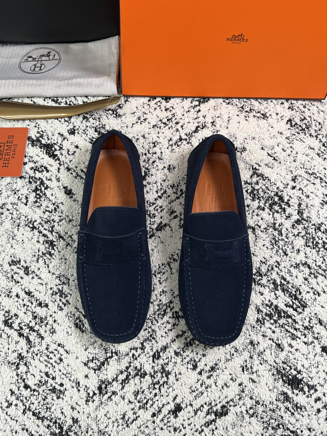 Hermes  高品质  顶级工艺品  爱马仕 豆豆鞋专柜同步发售原厂配置，意大利进口原版牛皮面料，高品质拼接工艺，全进