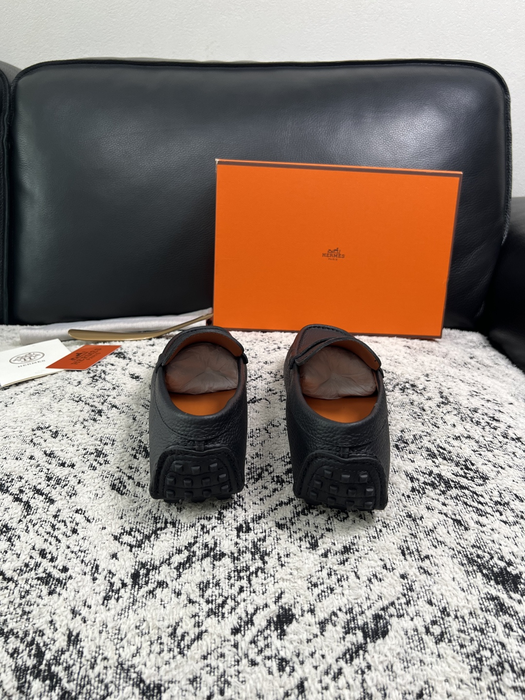 Hermes  高品质  顶级工艺品  爱马仕 豆豆鞋专柜同步发售原厂配置，意大利进口原版牛皮面料，高品质拼接工艺，全进