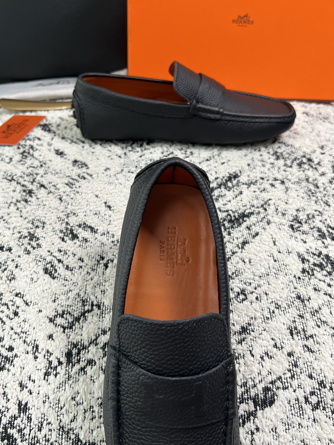 Hermes  高品质  顶级工艺品  爱马仕 豆豆鞋专柜同步发售原厂配置，意大利进口原版牛皮面料，高品质拼接工艺，全进