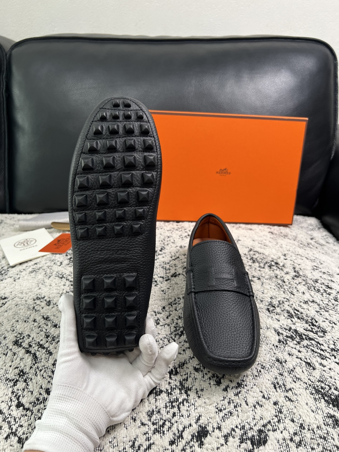 Hermes  高品质  顶级工艺品  爱马仕 豆豆鞋专柜同步发售原厂配置，意大利进口原版牛皮面料，高品质拼接工艺，全进