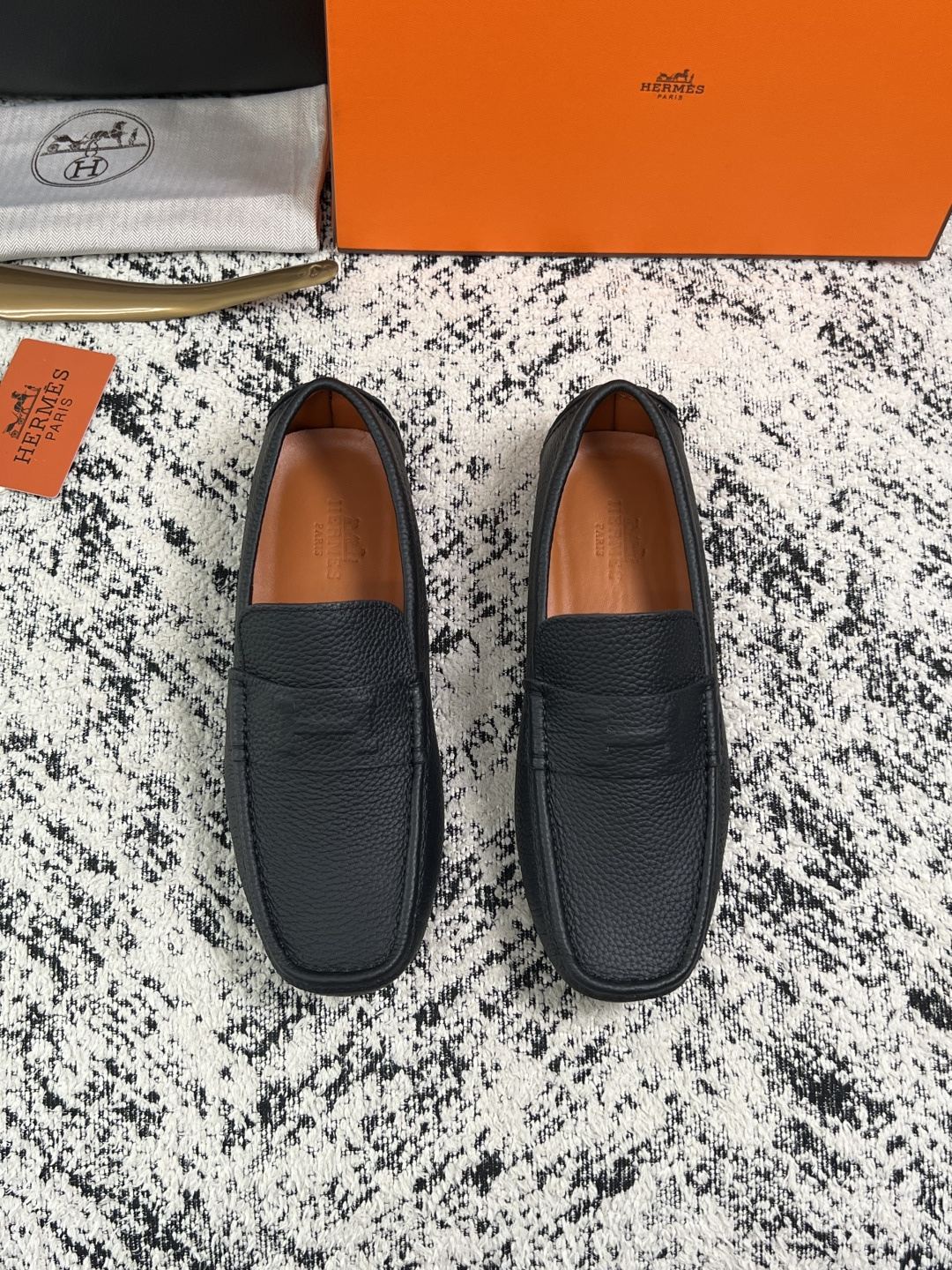 Hermes  高品质  顶级工艺品  爱马仕 豆豆鞋专柜同步发售原厂配置，意大利进口原版牛皮面料，高品质拼接工艺，全进