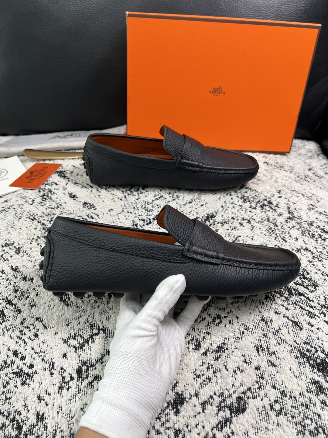 Hermes  高品质  顶级工艺品  爱马仕 豆豆鞋专柜同步发售原厂配置，意大利进口原版牛皮面料，高品质拼接工艺，全进