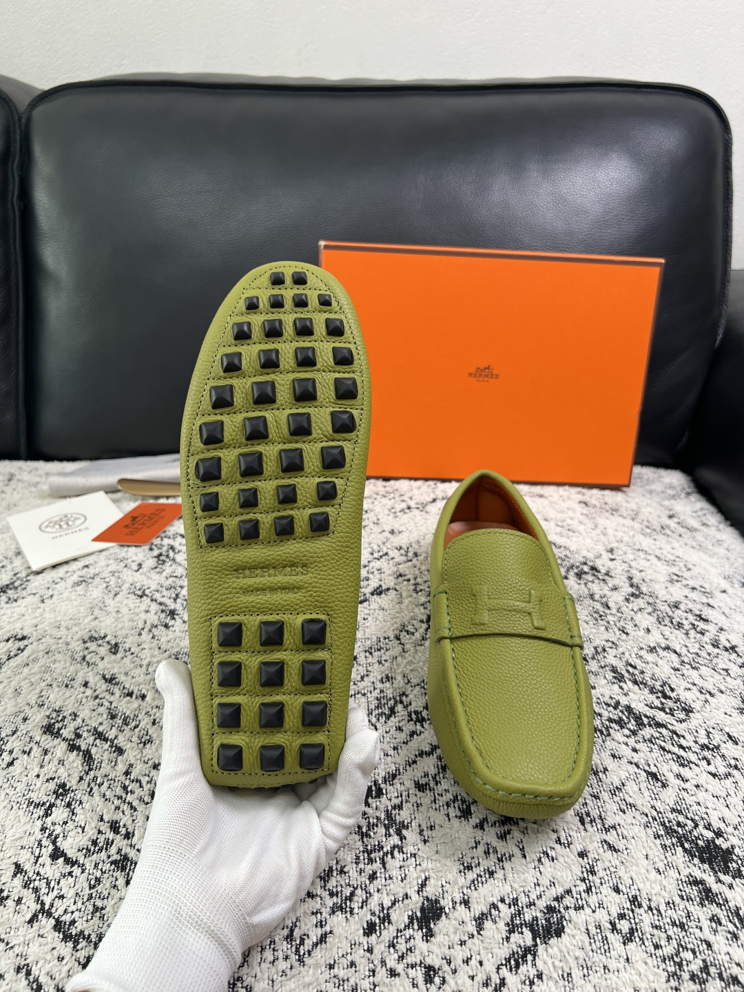 Hermes  高品质  顶级工艺品  爱马仕 豆豆鞋专柜同步发售原厂配置，意大利进口原版牛皮面料，高品质拼接工艺，全进