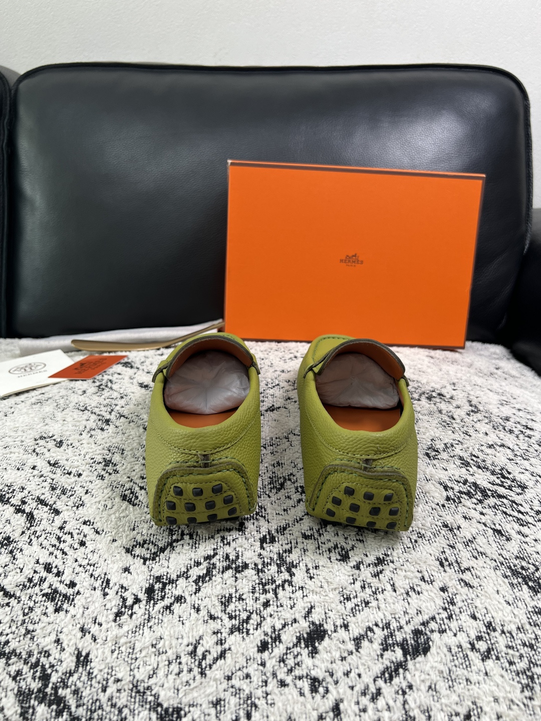 Hermes  高品质  顶级工艺品  爱马仕 豆豆鞋专柜同步发售原厂配置，意大利进口原版牛皮面料，高品质拼接工艺，全进