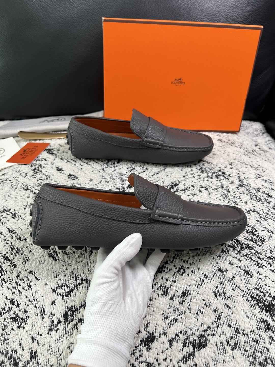 Hermes  高品质  顶级工艺品  爱马仕 豆豆鞋专柜同步发售原厂配置，意大利进口原版牛皮面料，高品质拼接工艺，全进