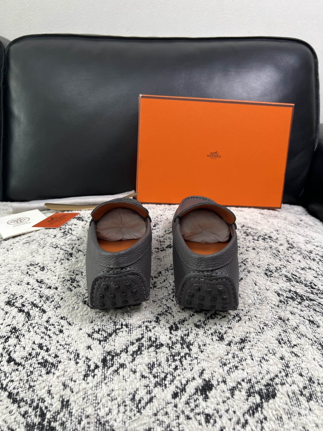 Hermes  高品质  顶级工艺品  爱马仕 豆豆鞋专柜同步发售原厂配置，意大利进口原版牛皮面料，高品质拼接工艺，全进