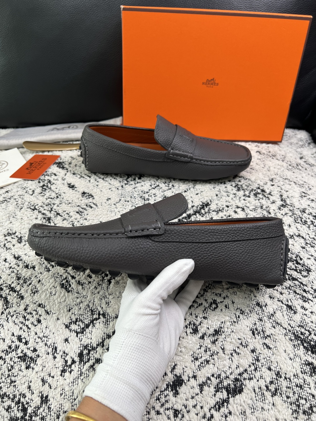 Hermes  高品质  顶级工艺品  爱马仕 豆豆鞋专柜同步发售原厂配置，意大利进口原版牛皮面料，高品质拼接工艺，全进