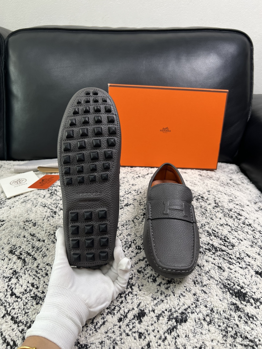 Hermes  高品质  顶级工艺品  爱马仕 豆豆鞋专柜同步发售原厂配置，意大利进口原版牛皮面料，高品质拼接工艺，全进