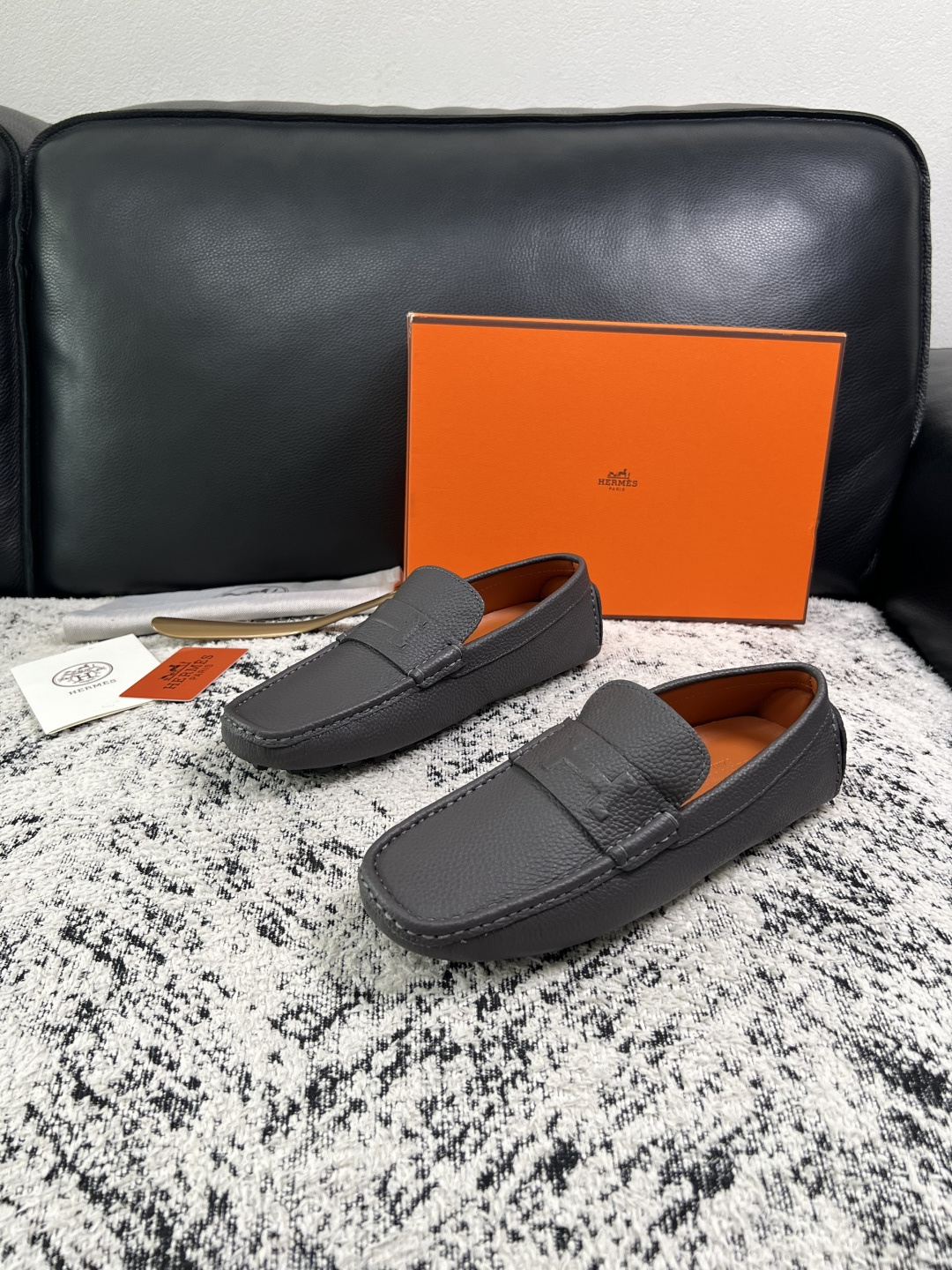 Hermes  高品质  顶级工艺品  爱马仕 豆豆鞋专柜同步发售原厂配置，意大利进口原版牛皮面料，高品质拼接工艺，全进