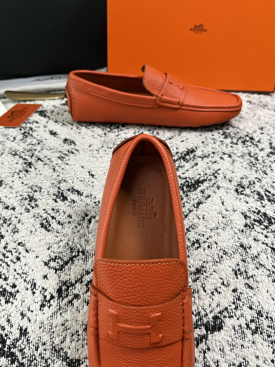 Hermes  高品质  顶级工艺品  爱马仕 豆豆鞋专柜同步发售原厂配置，意大利进口原版牛皮面料，高品质拼接工艺，全进