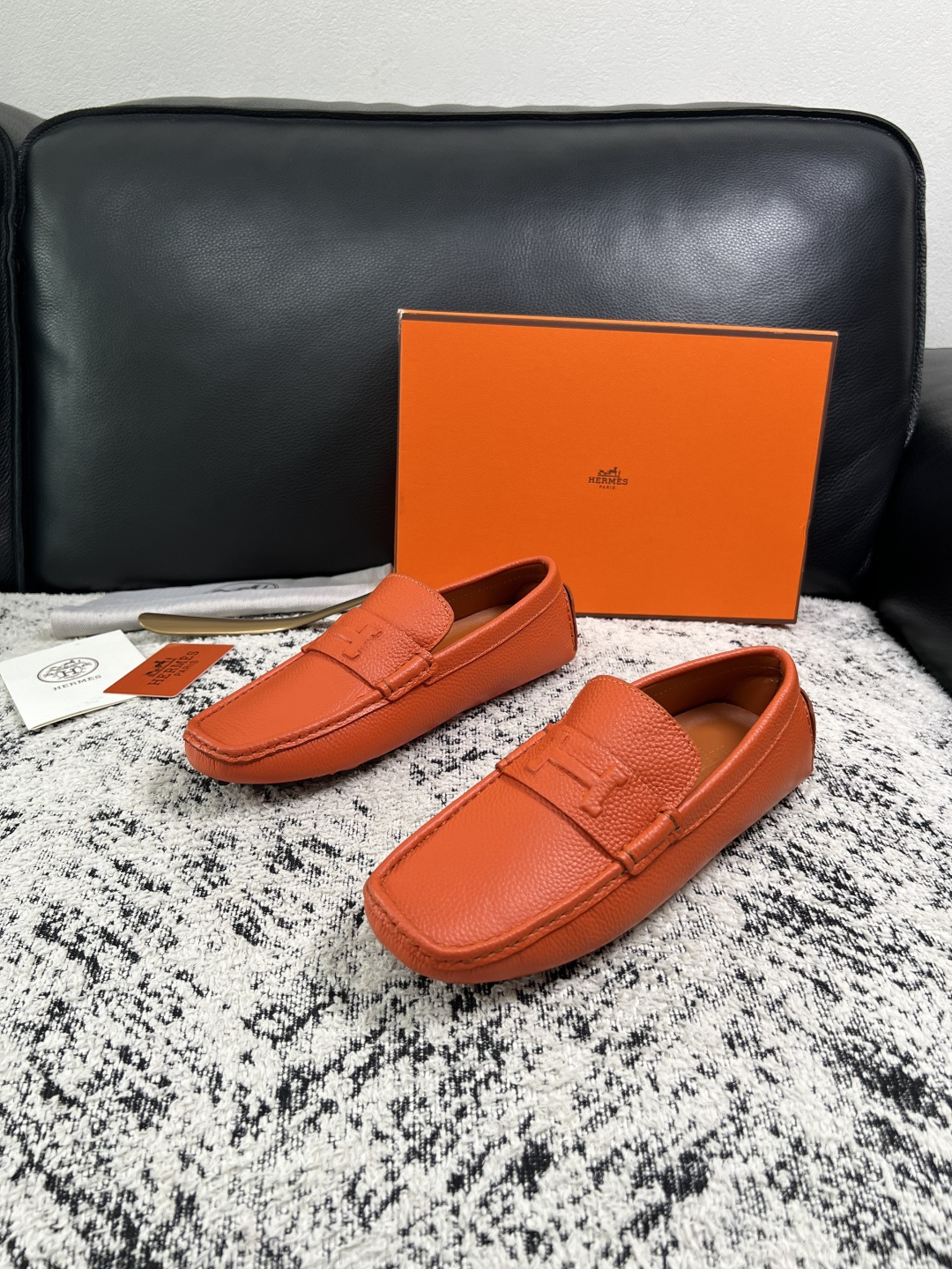 Hermes  高品质  顶级工艺品  爱马仕 豆豆鞋专柜同步发售原厂配置，意大利进口原版牛皮面料，高品质拼接工艺，全进