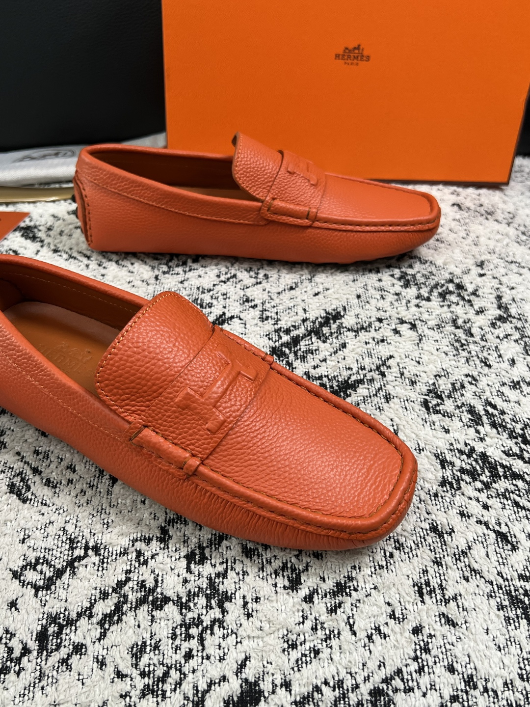 Hermes  高品质  顶级工艺品  爱马仕 豆豆鞋专柜同步发售原厂配置，意大利进口原版牛皮面料，高品质拼接工艺，全进