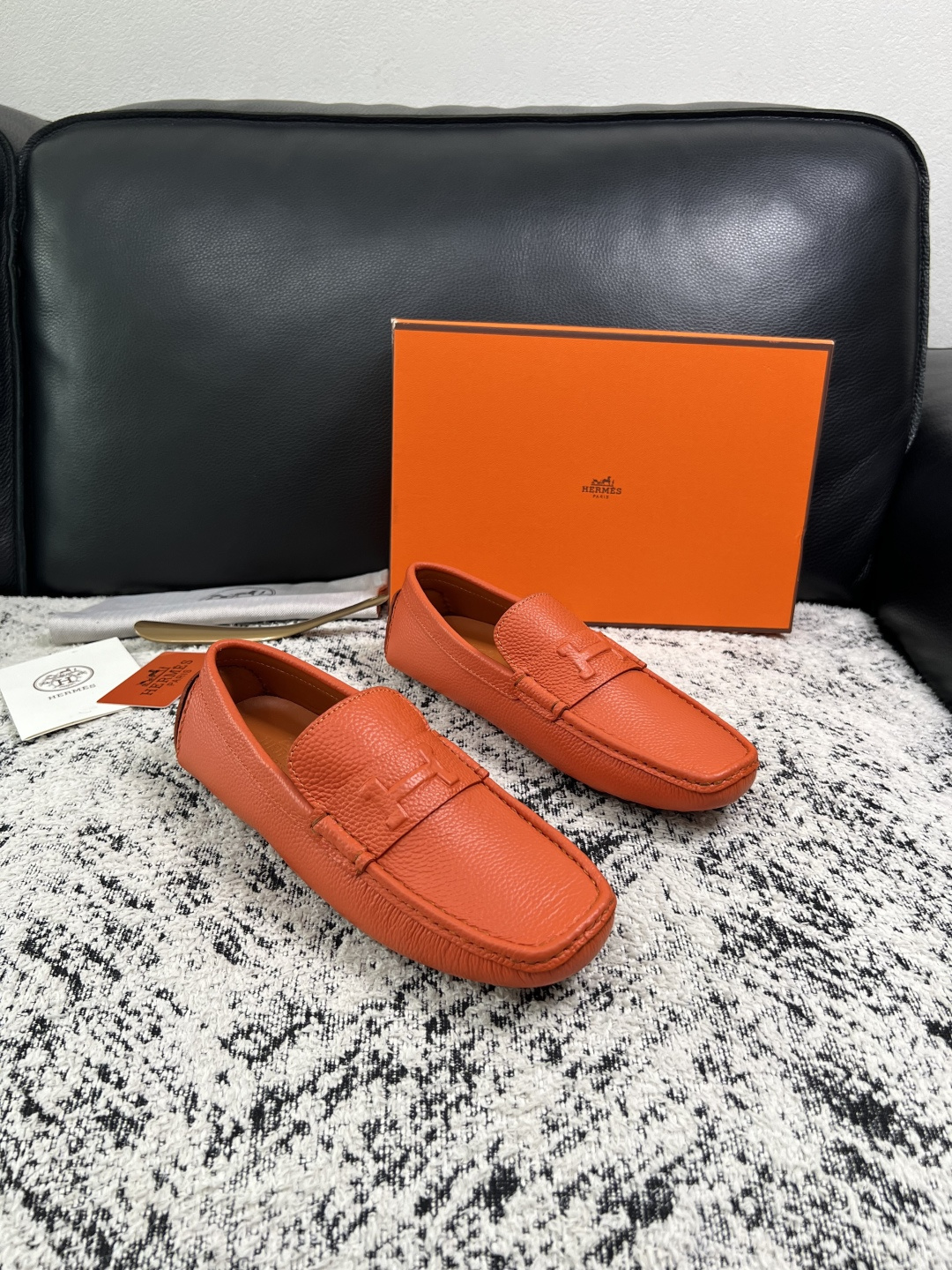 Hermes 高品质 顶级工艺品 爱马仕 豆豆鞋专柜同步发售原厂配置,意大利进口原版牛皮面料,高品质拼接工艺,全进 Hermes 高品质 顶级工艺品 爱马仕 豆豆鞋专柜同步发售原厂配置,意大利进口原版牛皮面料,高品质拼接工艺,全进