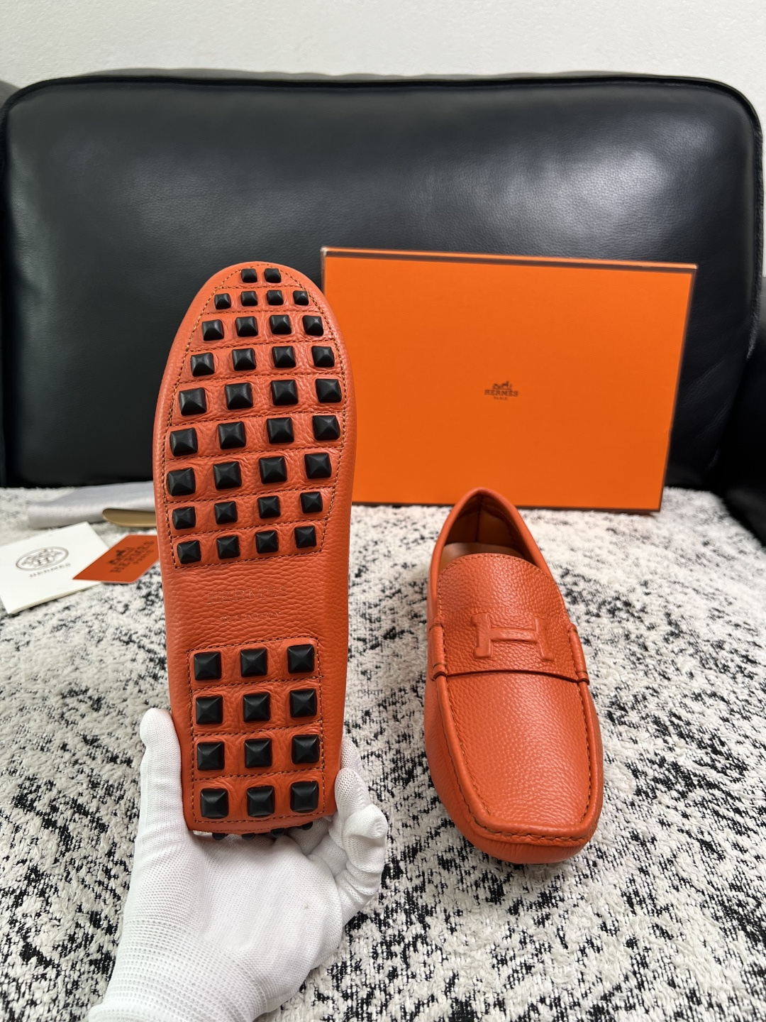 Hermes  高品质  顶级工艺品  爱马仕 豆豆鞋专柜同步发售原厂配置，意大利进口原版牛皮面料，高品质拼接工艺，全进