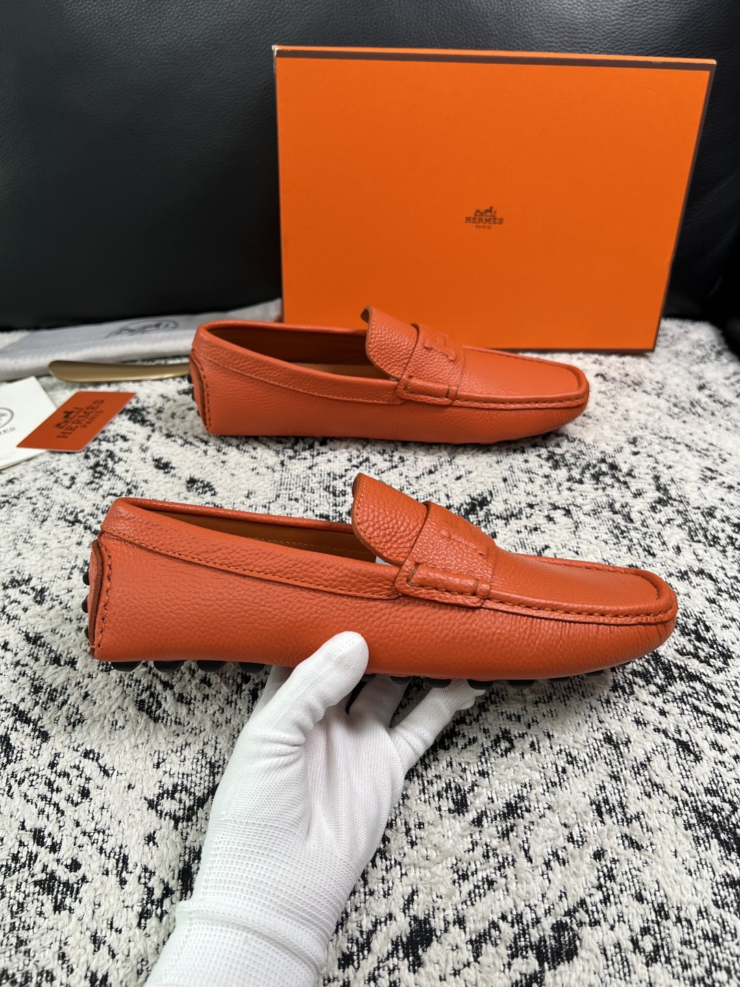 Hermes  高品质  顶级工艺品  爱马仕 豆豆鞋专柜同步发售原厂配置，意大利进口原版牛皮面料，高品质拼接工艺，全进