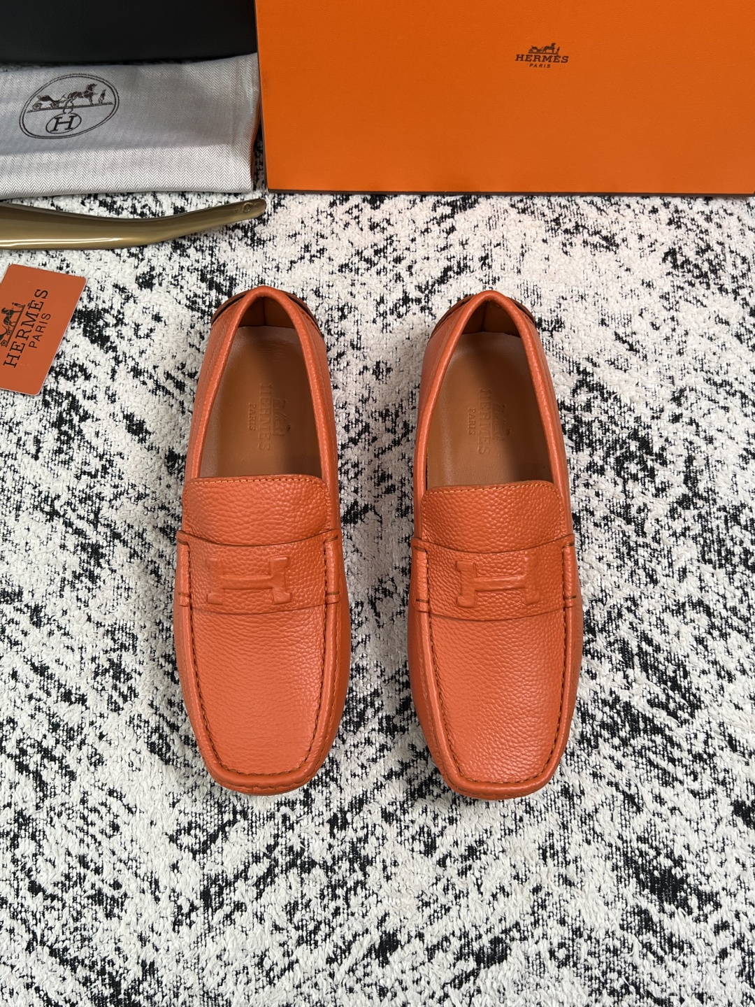 Hermes  高品质  顶级工艺品  爱马仕 豆豆鞋专柜同步发售原厂配置，意大利进口原版牛皮面料，高品质拼接工艺，全进