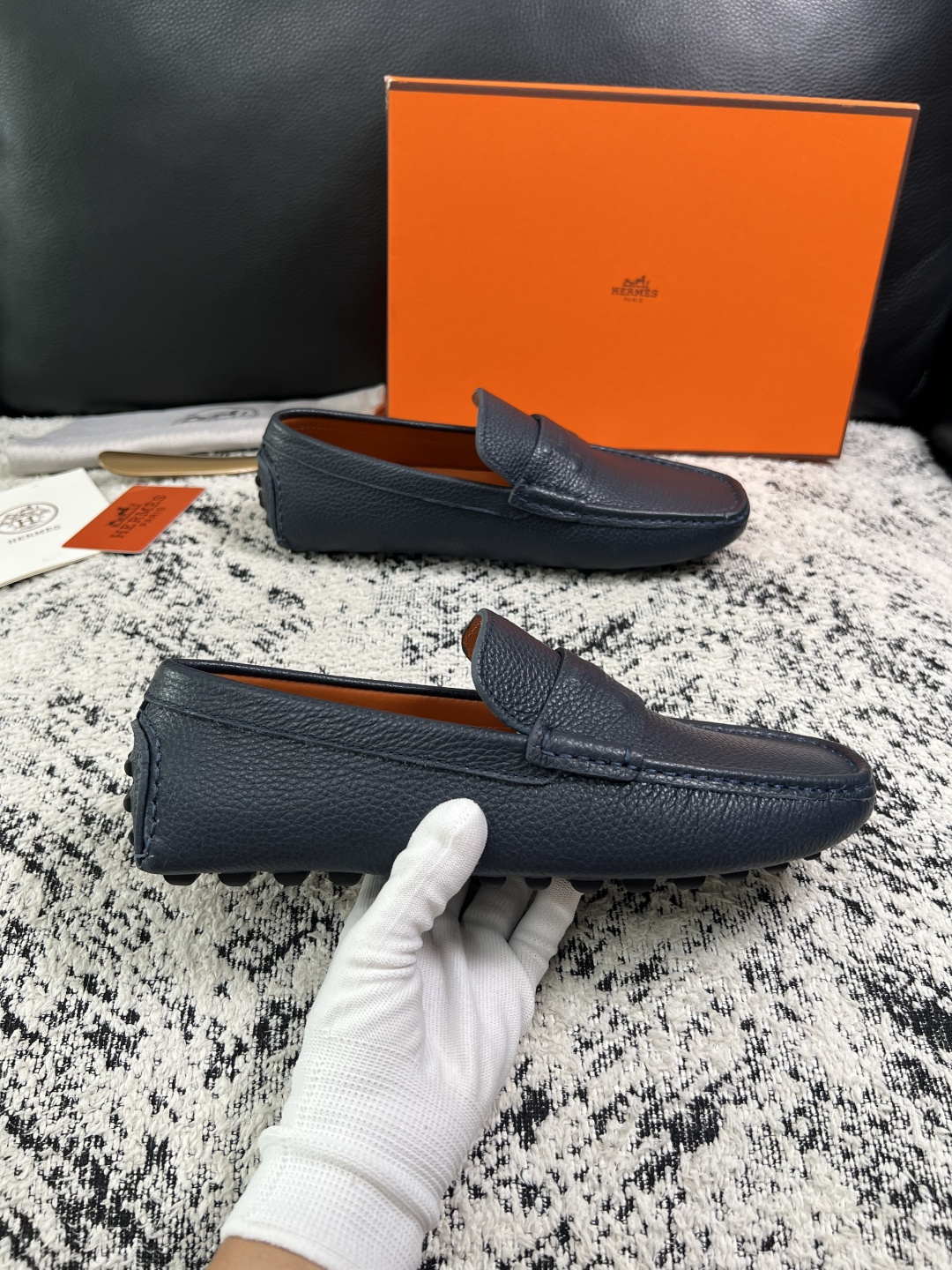 Hermes  高品质  顶级工艺品  爱马仕 豆豆鞋专柜同步发售原厂配置，意大利进口原版牛皮面料，高品质拼接工艺，全进