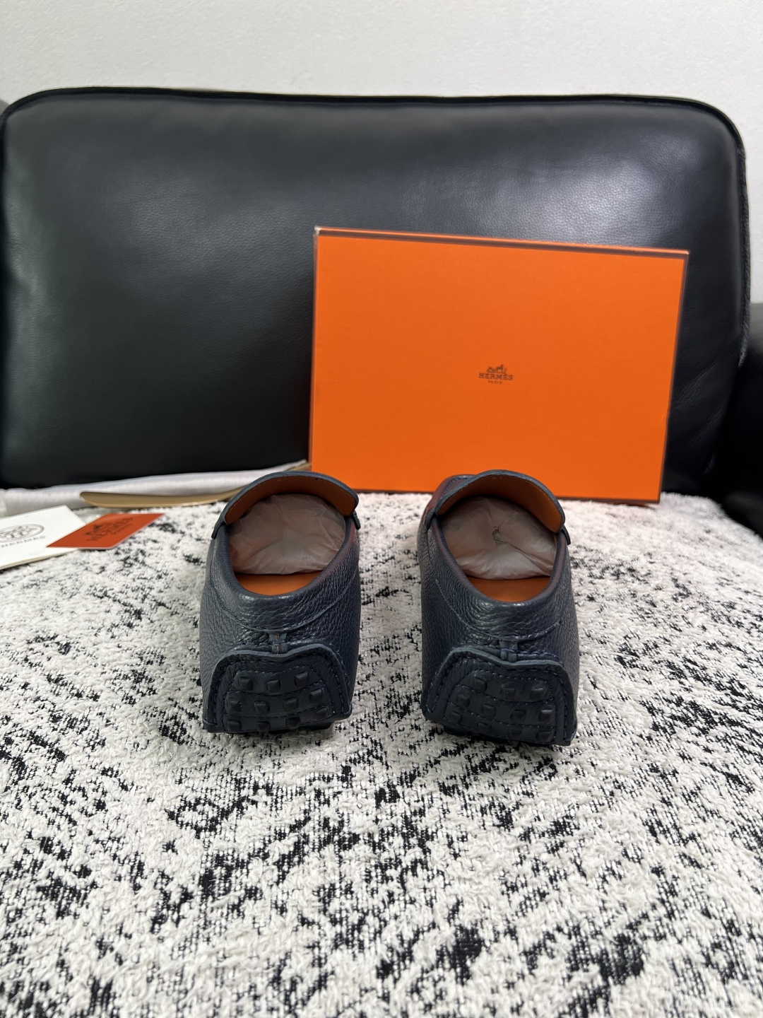 Hermes  高品质  顶级工艺品  爱马仕 豆豆鞋专柜同步发售原厂配置，意大利进口原版牛皮面料，高品质拼接工艺，全进
