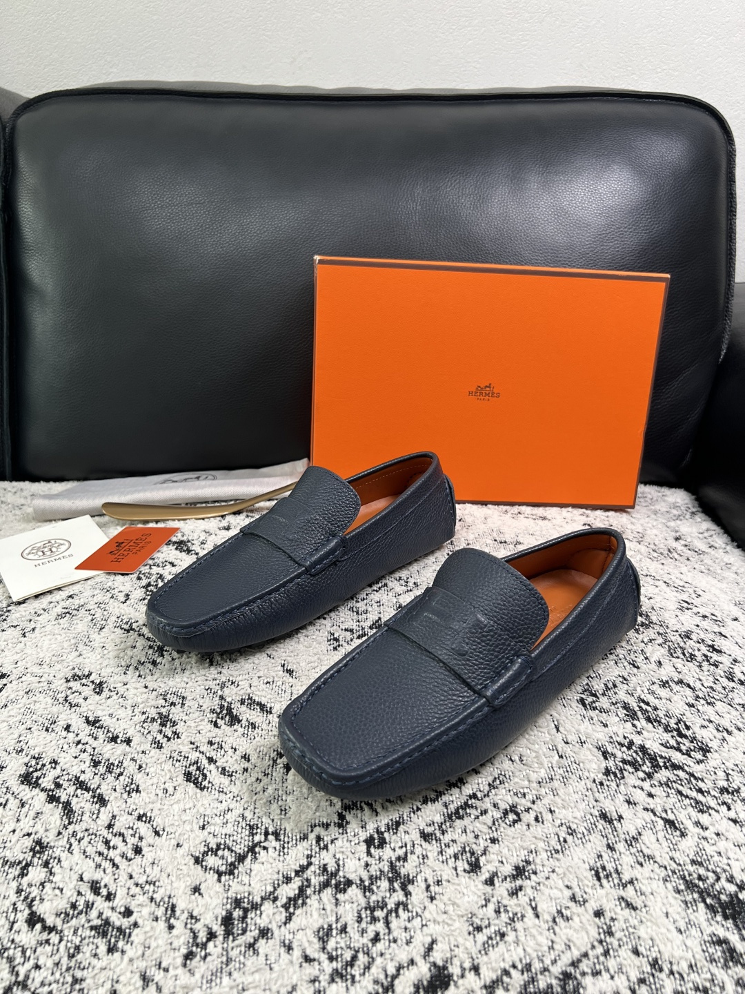 Hermes  高品质  顶级工艺品  爱马仕 豆豆鞋专柜同步发售原厂配置，意大利进口原版牛皮面料，高品质拼接工艺，全进
