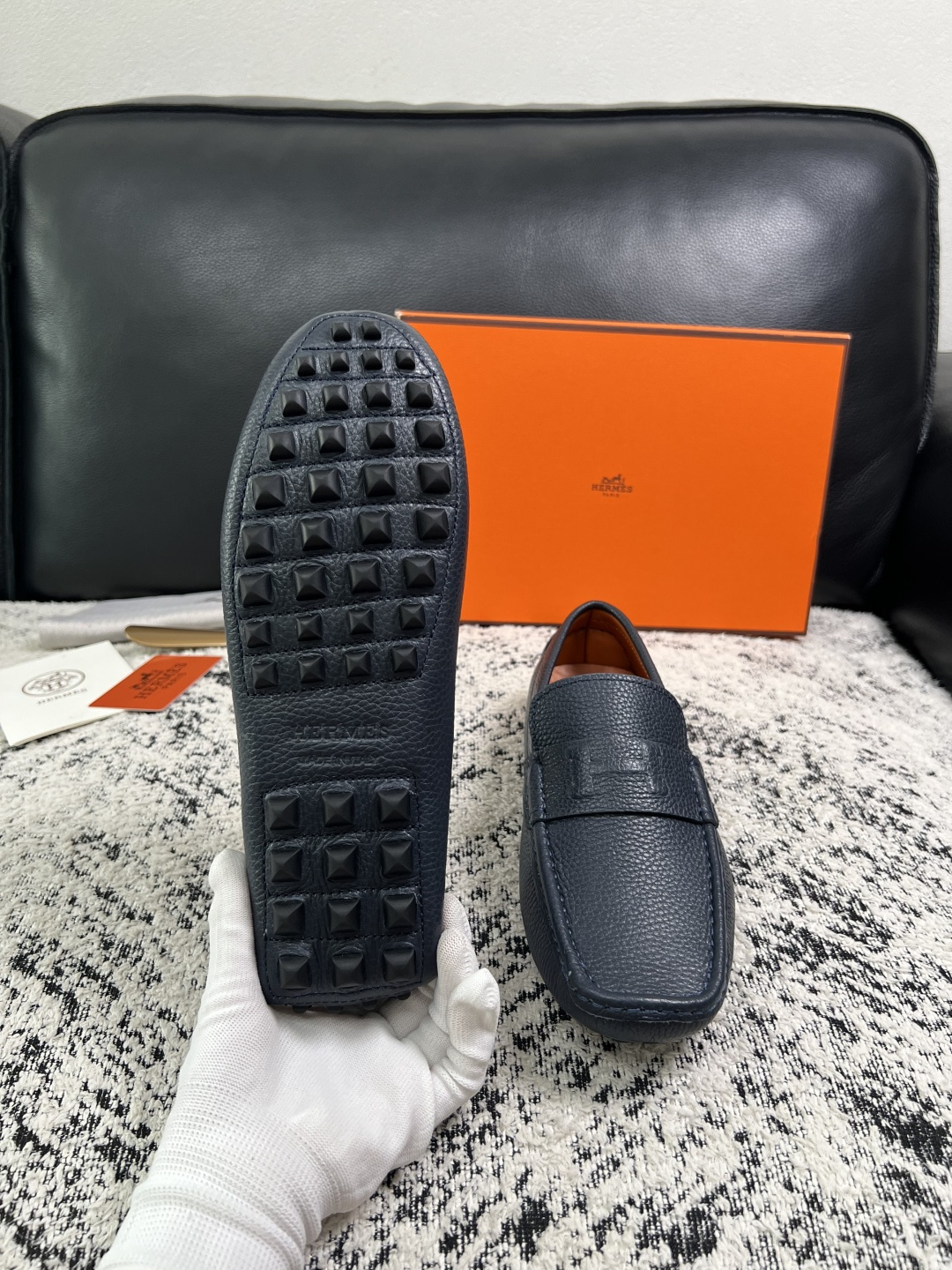 Hermes  高品质  顶级工艺品  爱马仕 豆豆鞋专柜同步发售原厂配置，意大利进口原版牛皮面料，高品质拼接工艺，全进