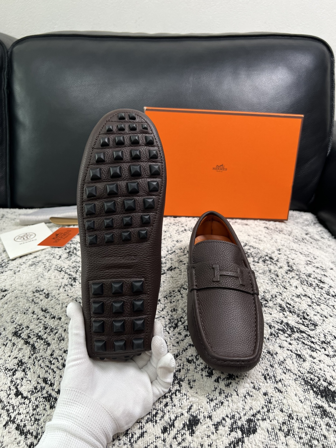 Hermes  高品质  顶级工艺品  爱马仕 豆豆鞋专柜同步发售原厂配置，意大利进口原版牛皮面料，高品质拼接工艺，全进