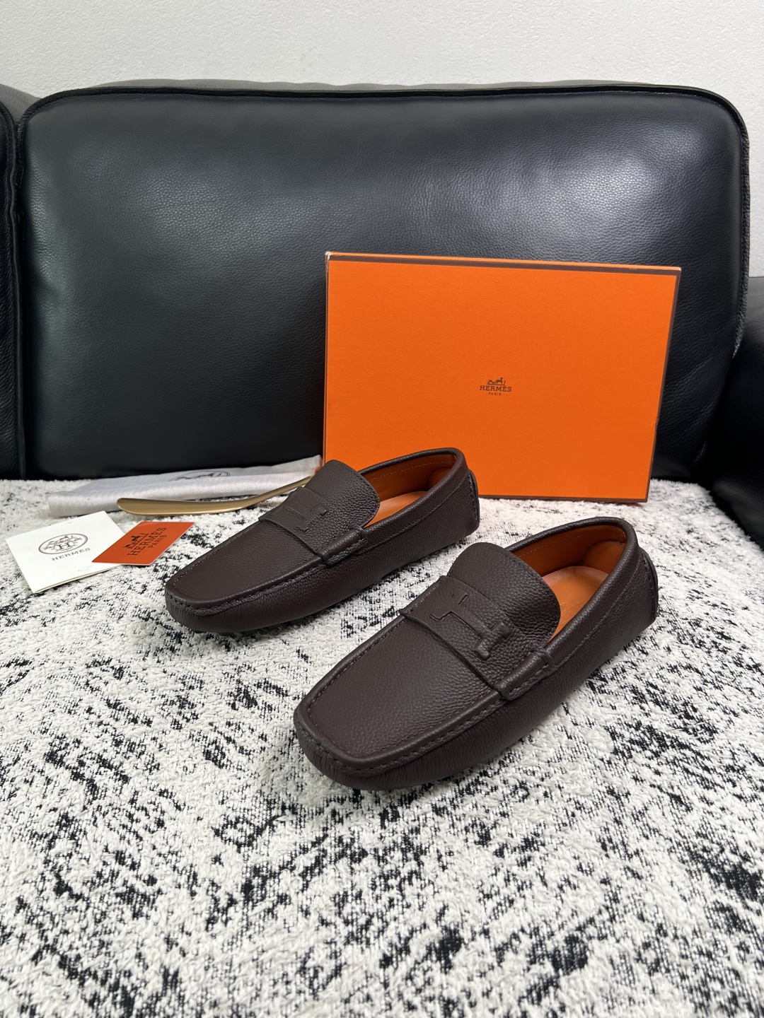 Hermes  高品质  顶级工艺品  爱马仕 豆豆鞋专柜同步发售原厂配置，意大利进口原版牛皮面料，高品质拼接工艺，全进