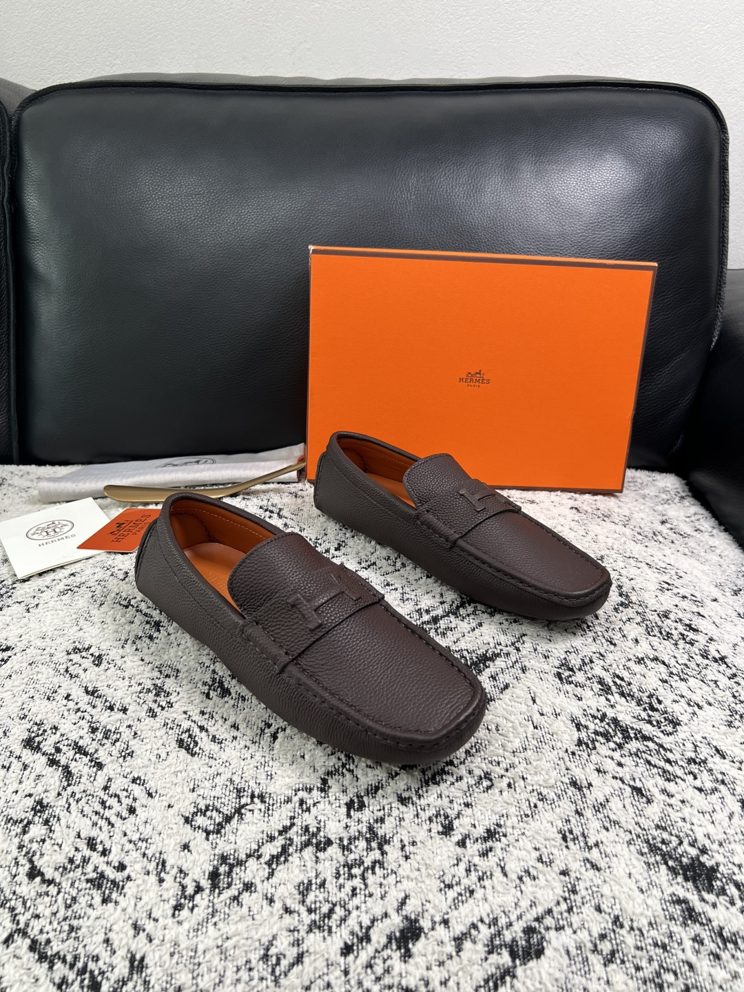Hermes 高品质 顶级工艺品 爱马仕 豆豆鞋专柜同步发售原厂配置,意大利进口原版牛皮面料,高品质拼接工艺,全进 Hermes 高品质 顶级工艺品 爱马仕 豆豆鞋专柜同步发售原厂配置,意大利进口原版牛皮面料,高品质拼接工艺,全进