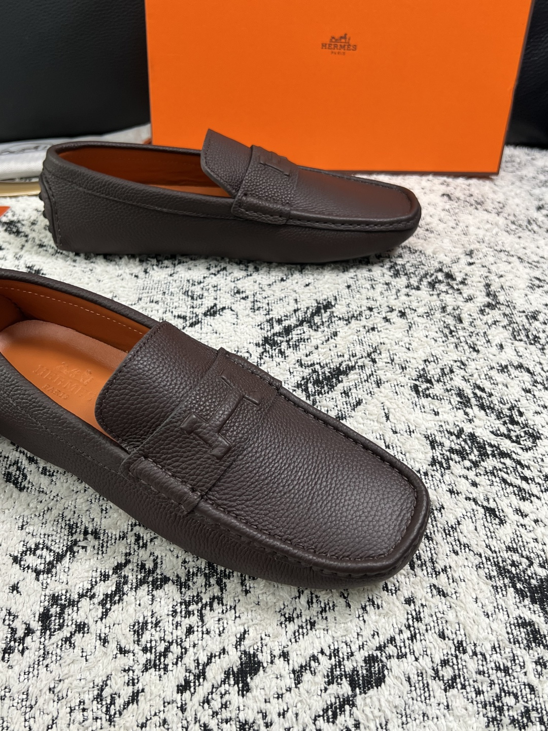 Hermes  高品质  顶级工艺品  爱马仕 豆豆鞋专柜同步发售原厂配置，意大利进口原版牛皮面料，高品质拼接工艺，全进