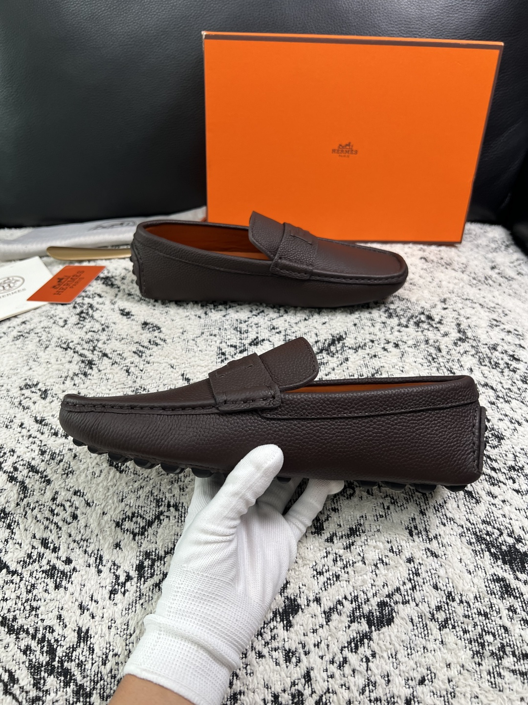 Hermes  高品质  顶级工艺品  爱马仕 豆豆鞋专柜同步发售原厂配置，意大利进口原版牛皮面料，高品质拼接工艺，全进