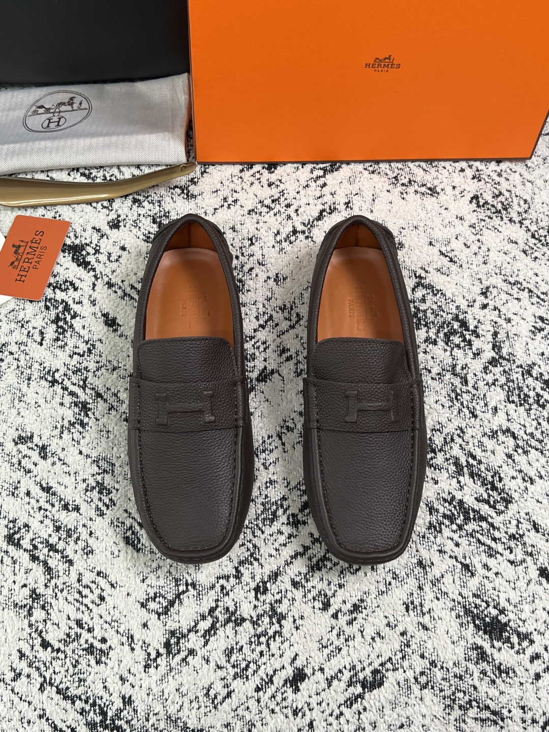 Hermes  高品质  顶级工艺品  爱马仕 豆豆鞋专柜同步发售原厂配置，意大利进口原版牛皮面料，高品质拼接工艺，全进
