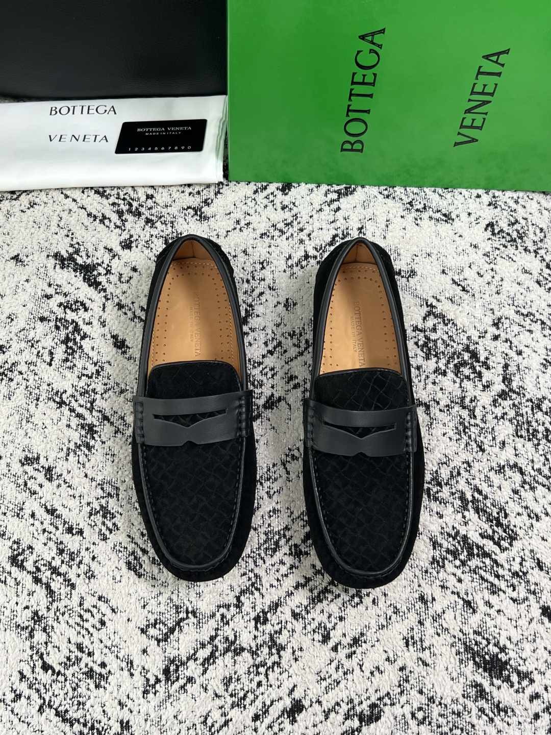 BOTTEGA  VENETA  高品质  顶级工艺品   葆蝶家 豆豆豆专柜同步，鞋面意大利进口编织牛皮面料，透气牛皮
