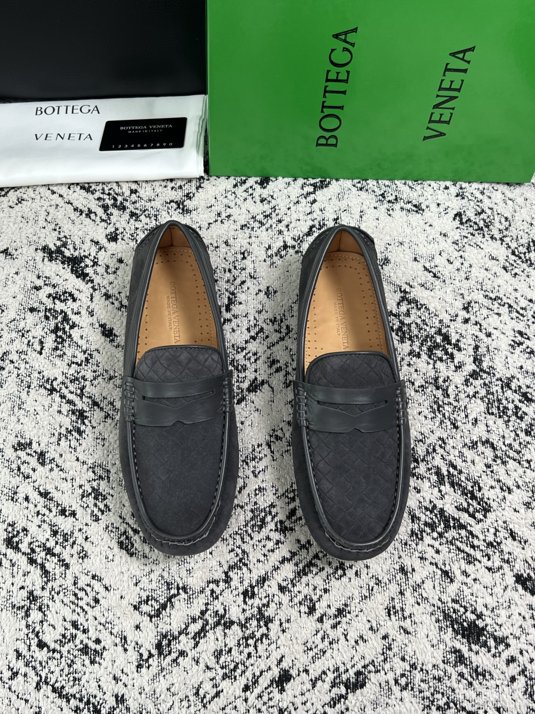 BOTTEGA  VENETA  高品质  顶级工艺品   葆蝶家 豆豆豆专柜同步，鞋面意大利进口编织牛皮面料，透气牛皮