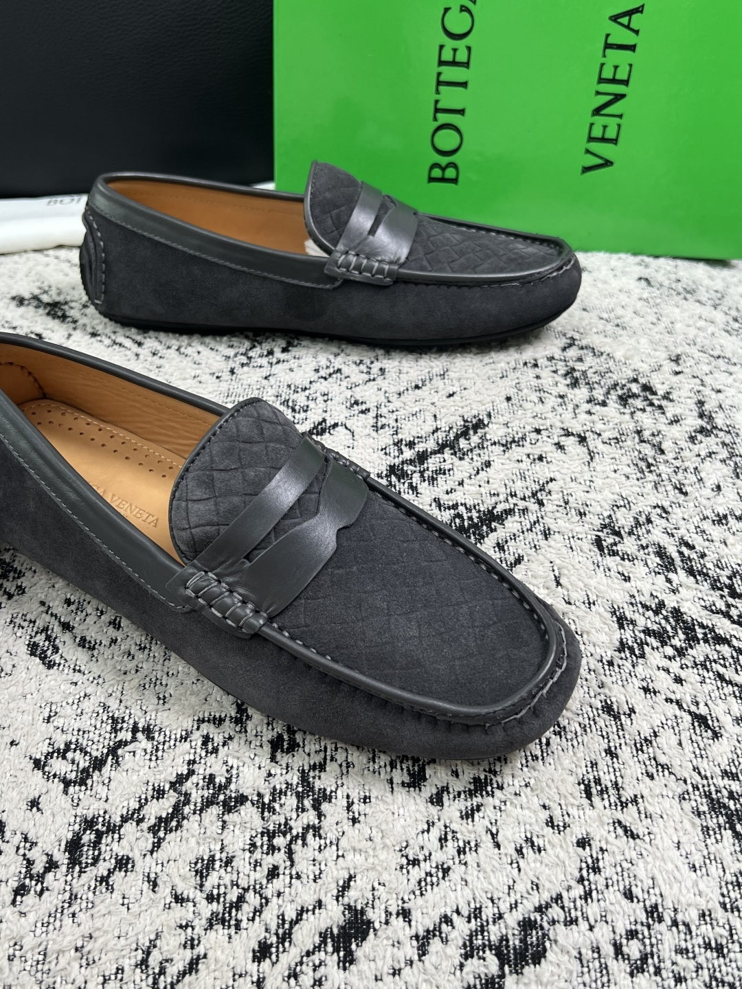 BOTTEGA  VENETA  高品质  顶级工艺品   葆蝶家 豆豆豆专柜同步，鞋面意大利进口编织牛皮面料，透气牛皮