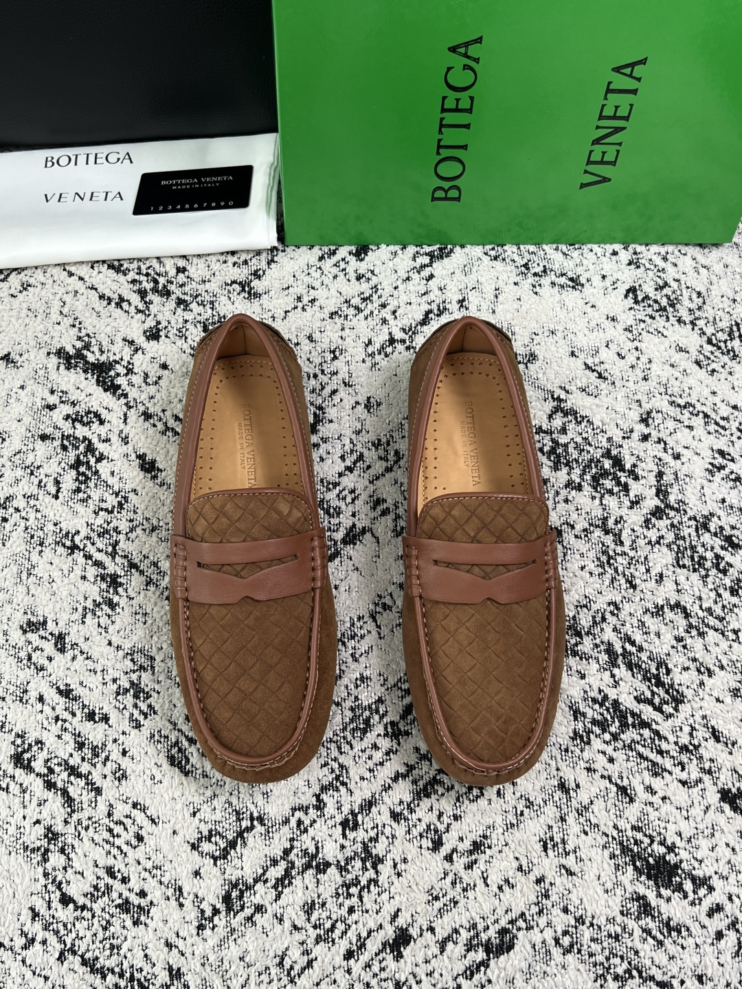 BOTTEGA  VENETA  高品质  顶级工艺品   葆蝶家 豆豆豆专柜同步，鞋面意大利进口编织牛皮面料，透气牛皮