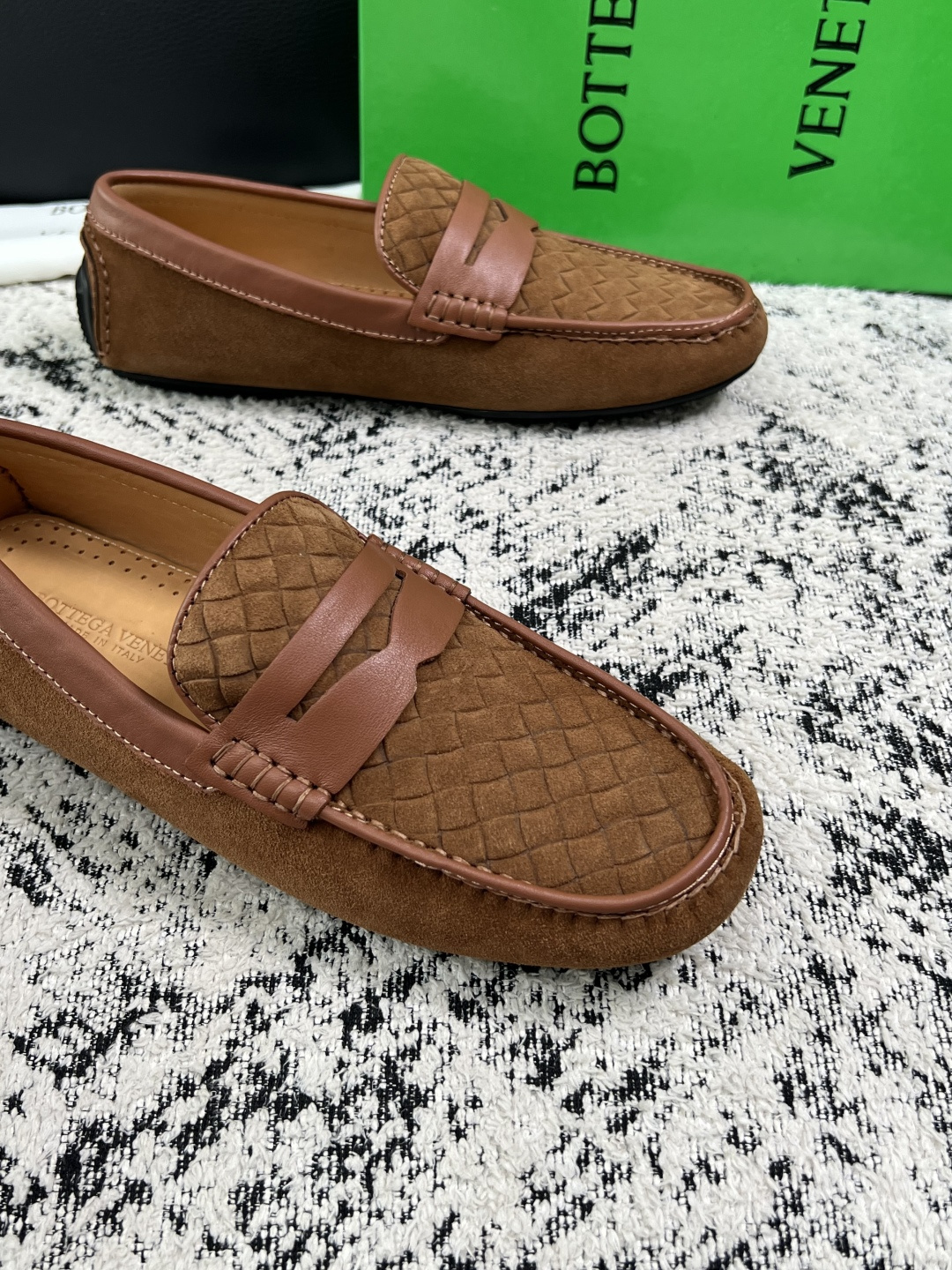 BOTTEGA  VENETA  高品质  顶级工艺品   葆蝶家 豆豆豆专柜同步，鞋面意大利进口编织牛皮面料，透气牛皮