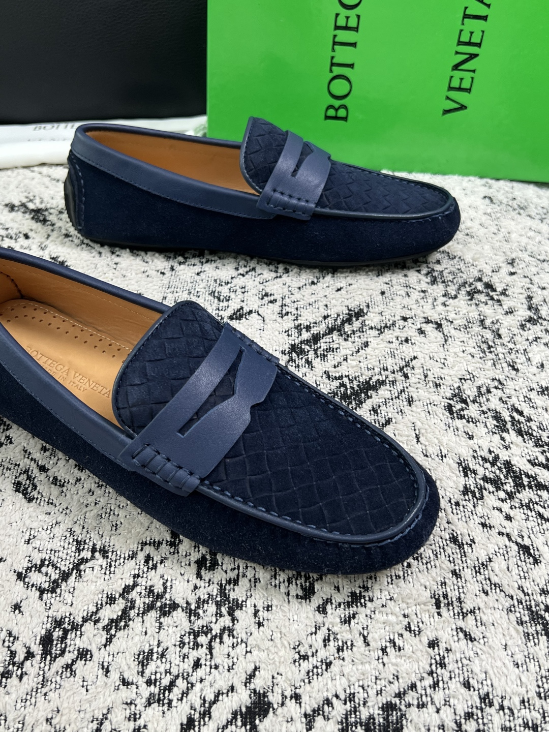 BOTTEGA  VENETA  高品质  顶级工艺品   葆蝶家 豆豆豆专柜同步，鞋面意大利进口编织牛皮面料，透气牛皮
