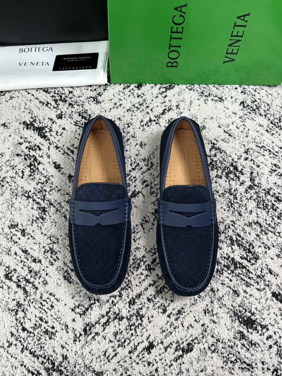 BOTTEGA  VENETA  高品质  顶级工艺品   葆蝶家 豆豆豆专柜同步，鞋面意大利进口编织牛皮面料，透气牛皮