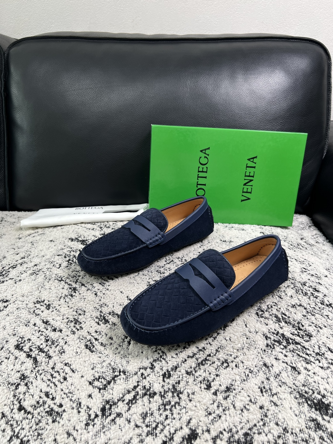 BOTTEGA  VENETA  高品质  顶级工艺品   葆蝶家 豆豆豆专柜同步，鞋面意大利进口编织牛皮面料，透气牛皮
