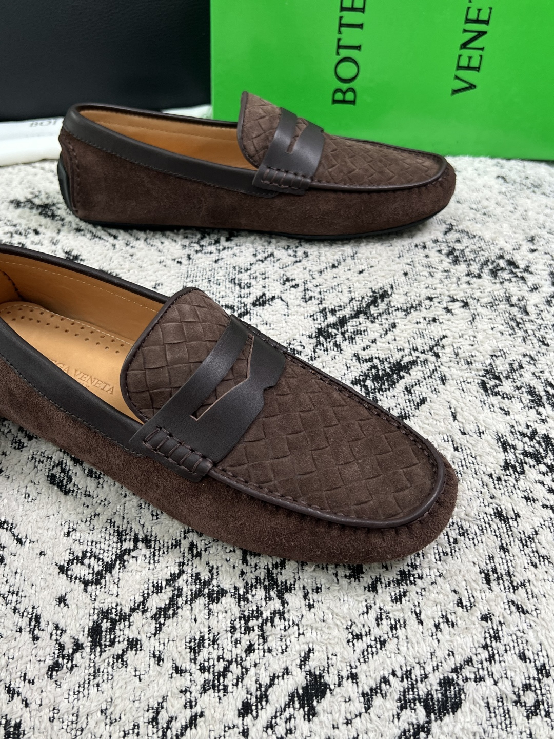 BOTTEGA  VENETA  高品质  顶级工艺品   葆蝶家 豆豆豆专柜同步，鞋面意大利进口编织牛皮面料，透气牛皮