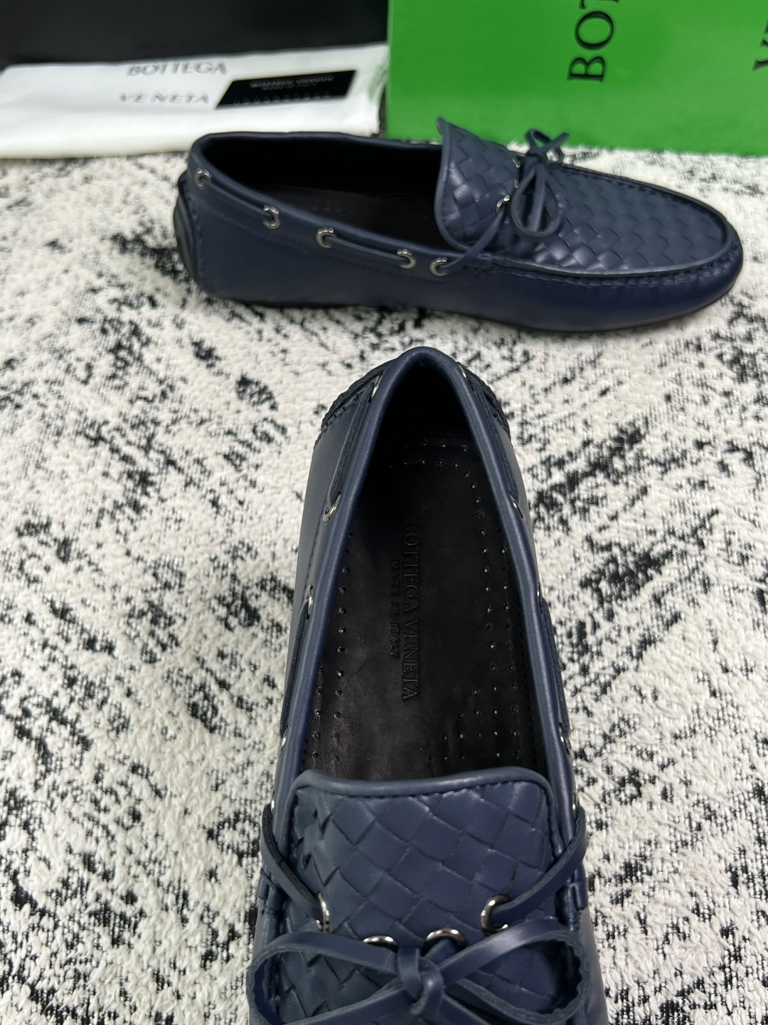 BOTTEGA  VENETA  高品质  顶级工艺品   葆蝶家 豆豆豆专柜同步，鞋面意大利进口编织牛皮面料，透气牛皮