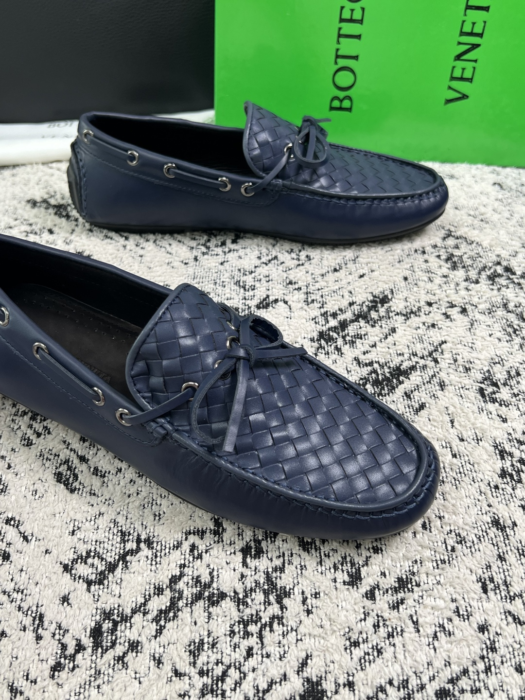 BOTTEGA  VENETA  高品质  顶级工艺品   葆蝶家 豆豆豆专柜同步，鞋面意大利进口编织牛皮面料，透气牛皮