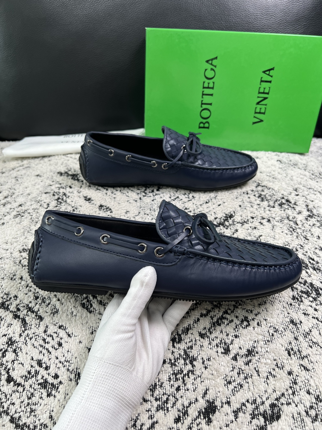 BOTTEGA  VENETA  高品质  顶级工艺品   葆蝶家 豆豆豆专柜同步，鞋面意大利进口编织牛皮面料，透气牛皮